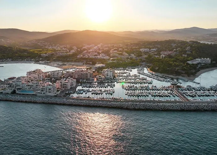 Porquerolles Au Lavandou * لو لا فاندو