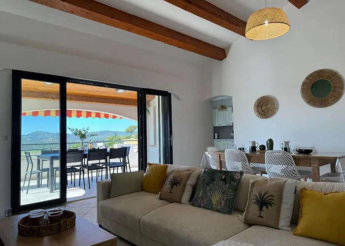 Porquerolles Au Lavandou * لو لا فاندو