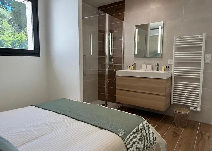 Porquerolles Au Lavandou * لو لا فاندو