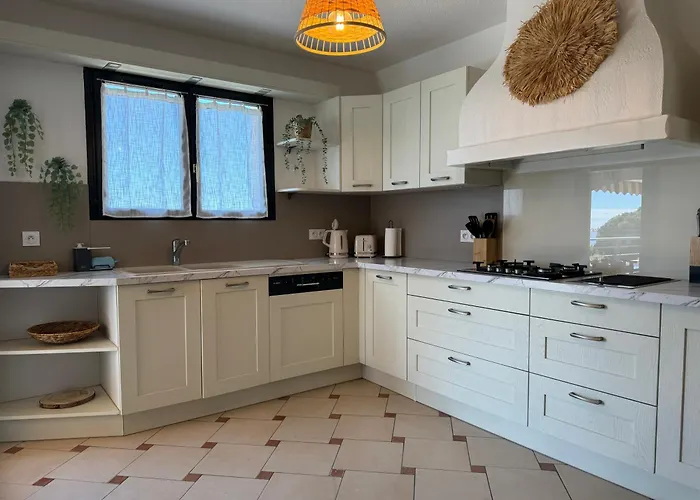 Porquerolles Au Lavandou لو لا فاندو